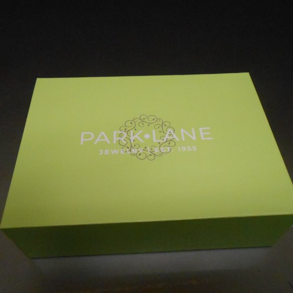 Park Lane Sparkle Box October 2022 - Picture 5 of 5